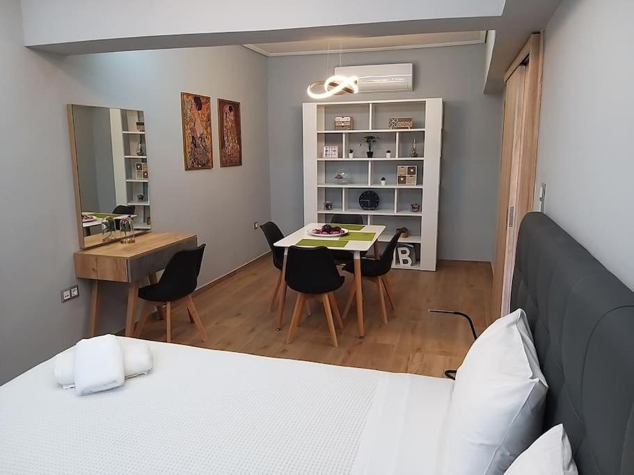 Urban House Aiolou